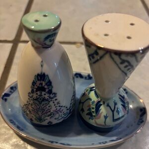 NWOT Anthropologie Lilia blue medallion salt and pepper shaker